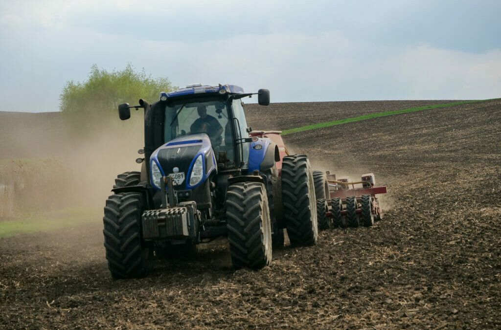 Michael Dihlmann cultivates around 550 hectares of land near Ivano-Frankivsk. To do this, he commutes between his organic farm in the Stendal district and the Ukraine. He is a 14th generation farmer.