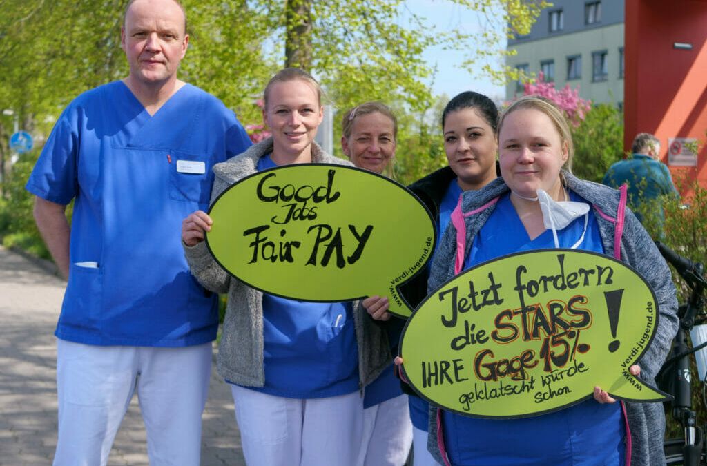 Aktive Mittagspause bei Helios in Nienburg vor der zweiten Verhandlungsrunde. Hier: Jürgen, Tina, Ina, Leila und Sabrina vom OP