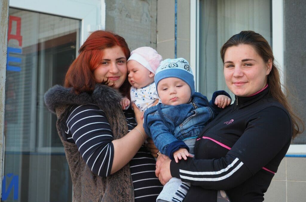 Tanja Kaystra and Valeria Khukokva with their children.