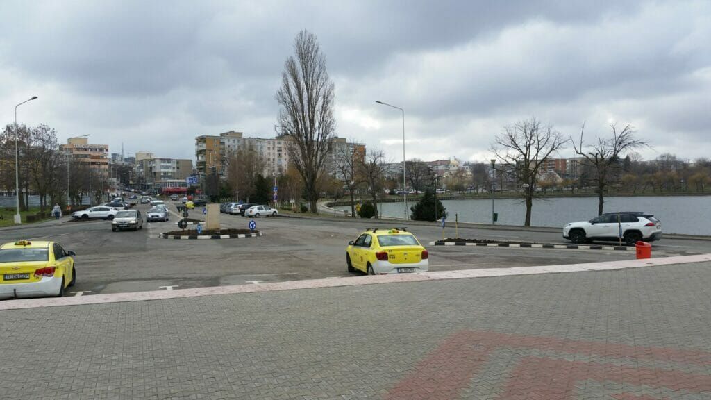 Graue Stadt, grauer Hafen, graues Wetter: Ein Eindruck aus Tulcea.