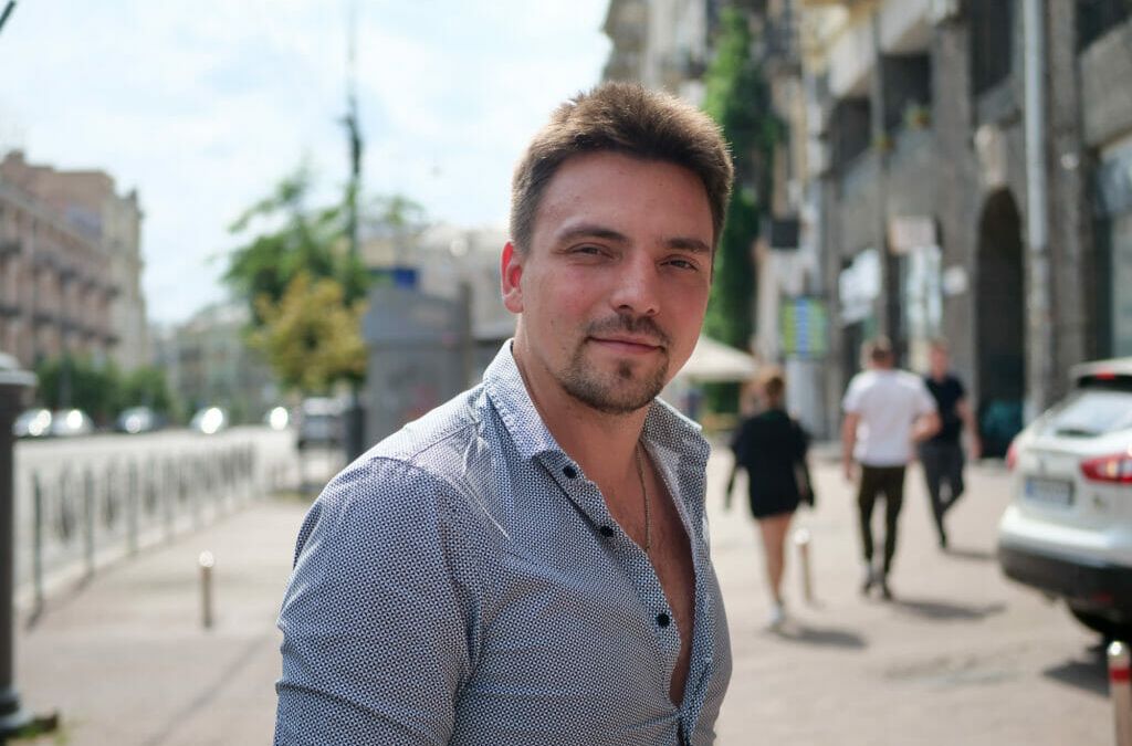 Alexandr (Sasha) Semenchenko lives in Kyiv as an entertainer and musician.