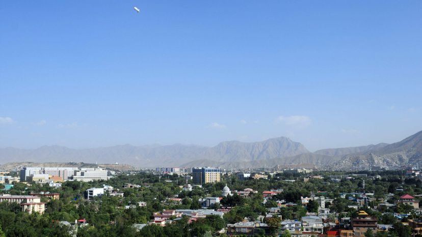 Kabul: Ein Leben unterm Blimp
