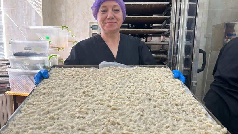 A taste of home: Ukrainian charity sends borscht to the trenches